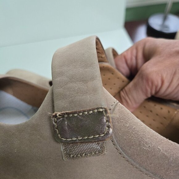 Clarks Un Adorn Nubuck Suede Neutral Beige Mary Jane Comfort Shoe Size 9M - Picture 11 of 13